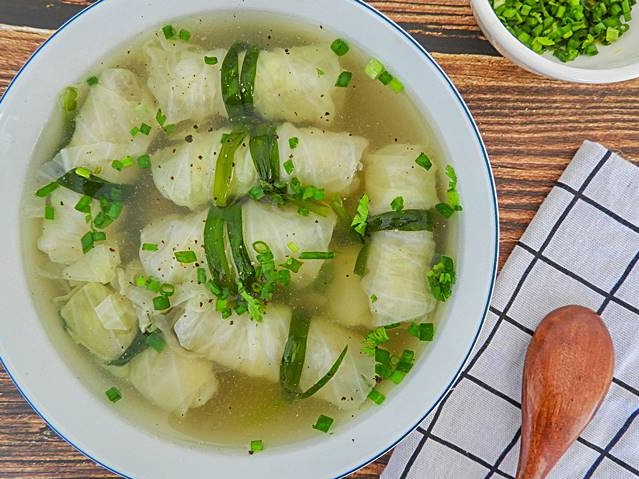 Cách làm canh bắp cải cuộn thịt thanh mát cực dễ cho ngày Tết