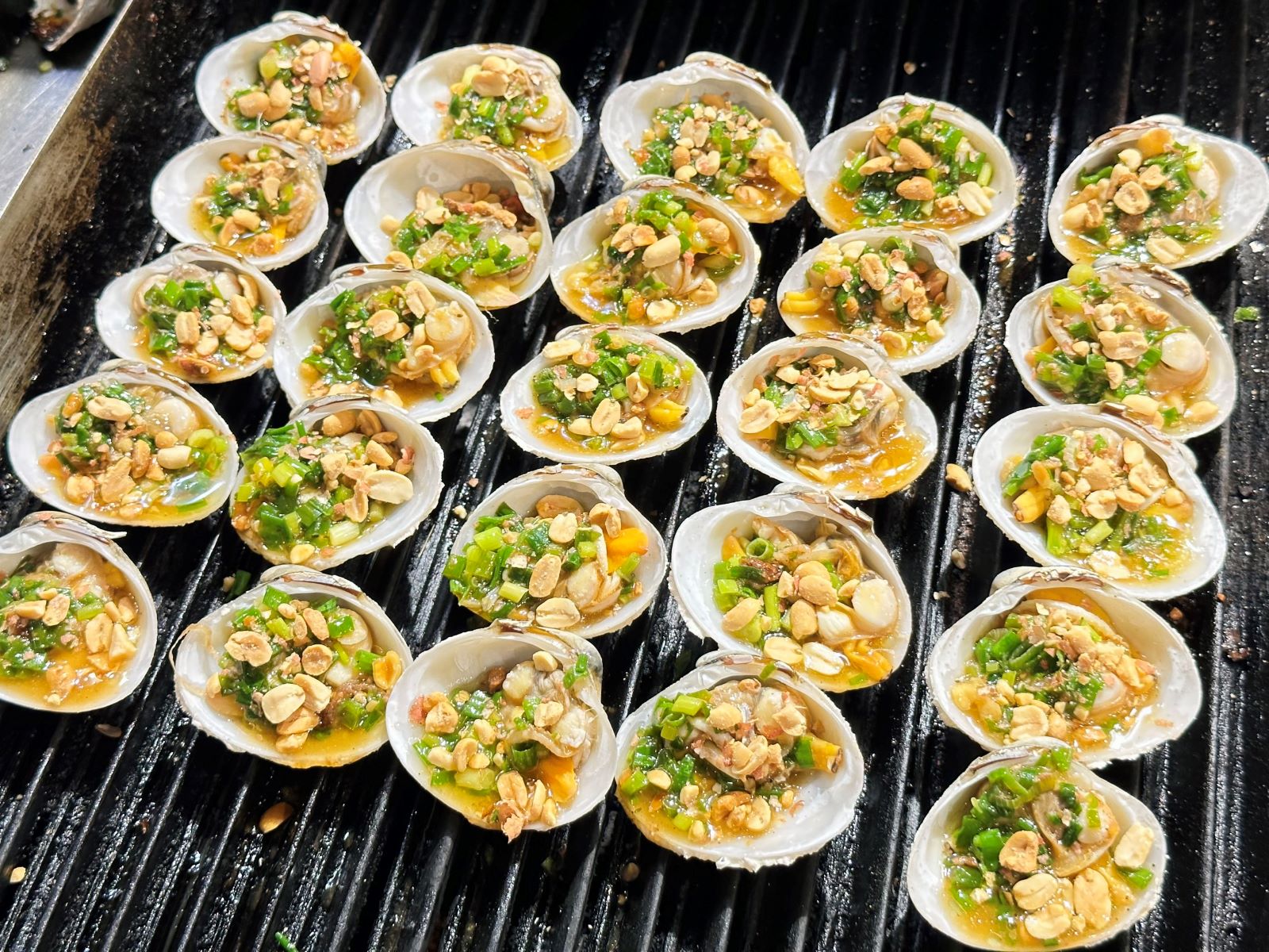 Ngao sữa nướng mỡ hành - Món ngon phải thử
